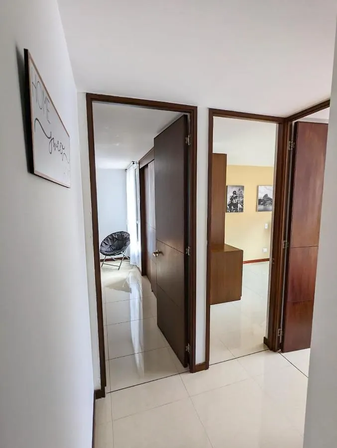 Apartamento Completo Poblado - Ubicacion Central Con Parqueadero Medellin 0*,