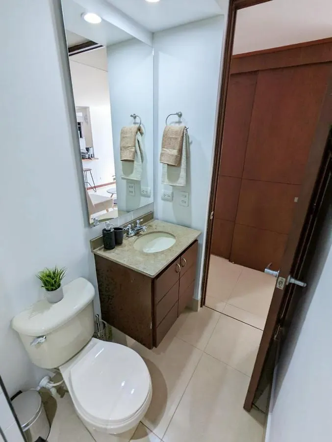 Apartamento Completo Poblado - Ubicacion Central Con Parqueadero Medellin